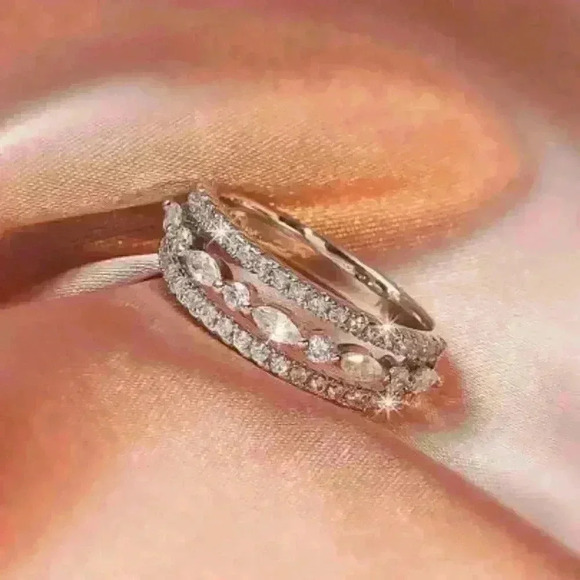 New Size 6 Sterling Silver Ring with Sparkling Marquise and Round-Cut Crystal - Picture 3 of 3